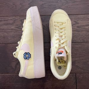 NIKE platform yellow low blazers